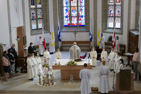 Feier der 1. Heiligen Kommunion in Sankt Crescentius (Foto: Karl-Franz Thiede)